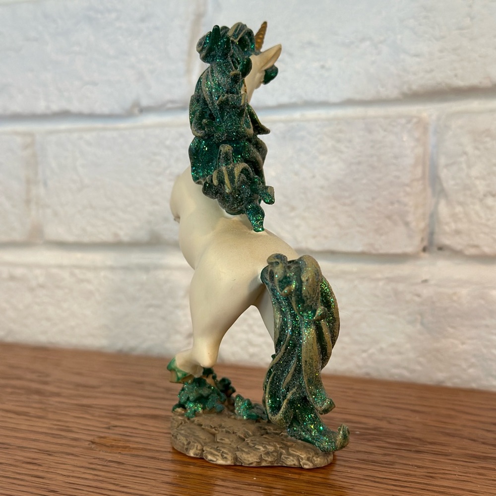 Hamilton Emerald Isle Unicorn Collection "Let Love and Friendship Reign" - Picture 5 of 7